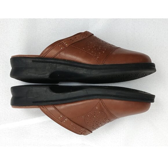 Collection by Clarks Brown Soft Cushion Slip On Clogs Size 7.5 WIDE WIDTH - Picture 5 of 9